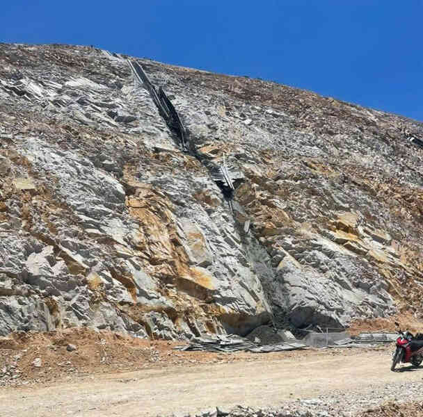 Khối bê tông đổ sập khi thi công cao tốc, 2 người tử vong