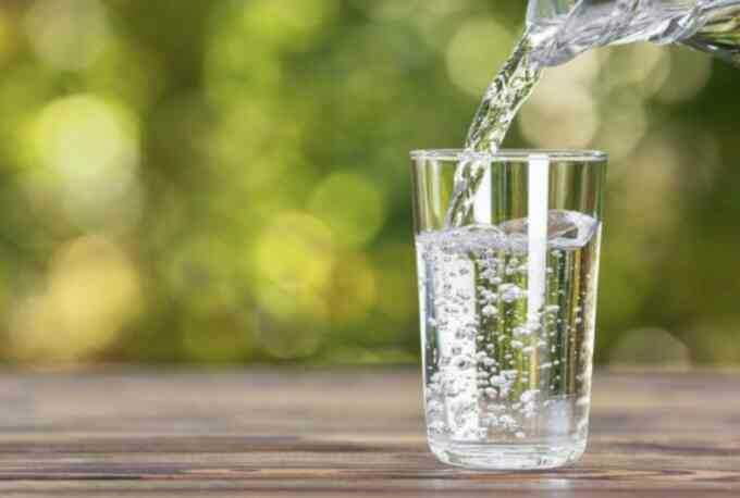 Cần uống bao nhiêu nước mỗi ngày để thận khỏe?