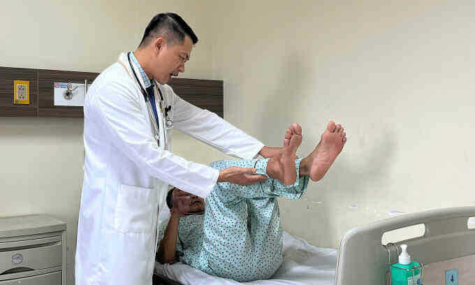 Nguy kịch do chích lể đầu ngón tay 