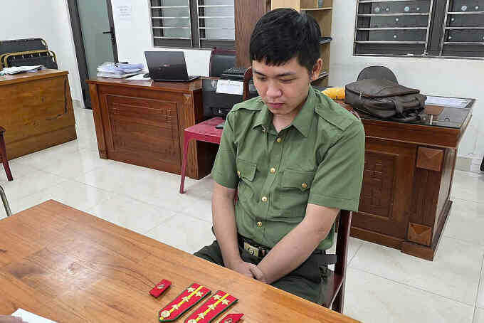 Công an dỏm lừa tiền của chủ trọ