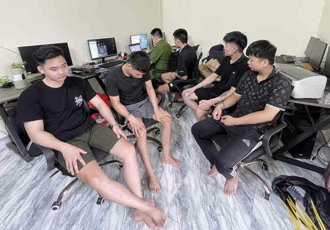 Đường dây mua 300.000 thẻ tín dụng