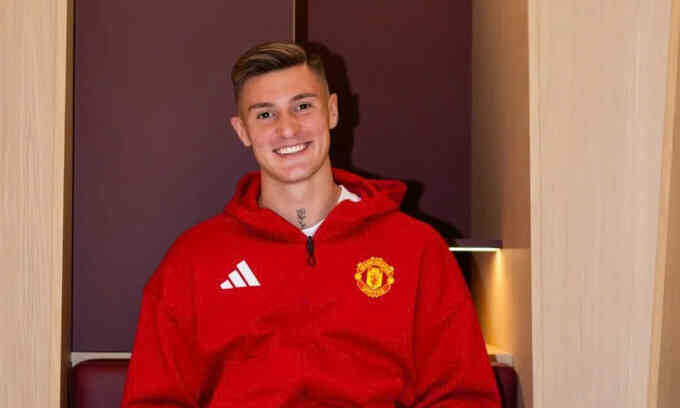 Man Utd công bố Sesko