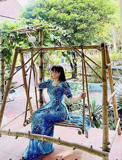 U60 sở hữu vòng eo con kiến nhờ đam mê gym