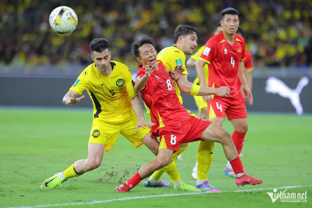 Tuyển Việt Nam: Ông Kim Sang Sik đừng đợi Xuân Son