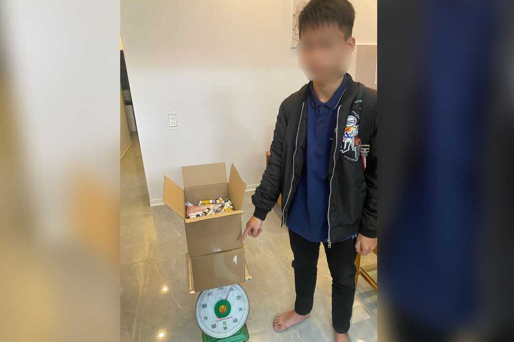 Thanh niên 17 tuổi giấu gần 9kg thuốc pháo trong nhà riêng
