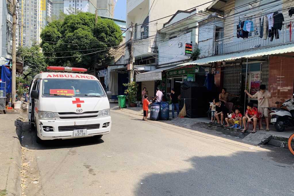 Thanh niên tử vong trước cửa phòng trọ của bạn gái ở TPHCM