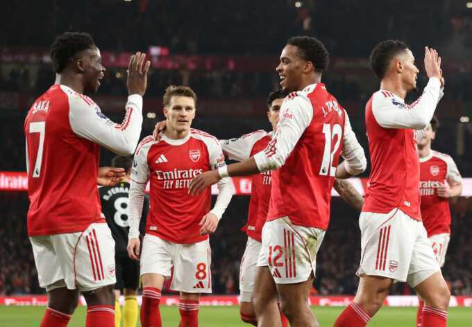 Man Utd thắng ngược Arsenal