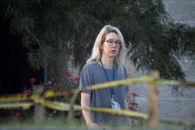 Nữ tỷ phú lừa đảo muốn ra tù sớm