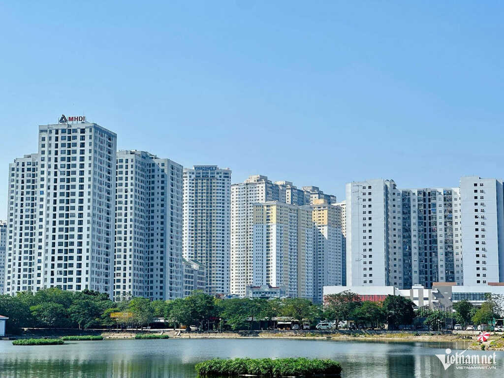 Giá chung cư Hà Nội vượt 100 triệu đồng/m², lãi suất vay mua nhà đảo chiều tăng