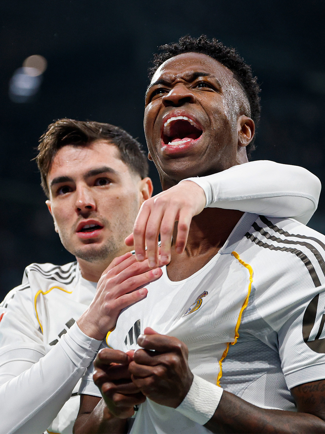 Mbappe lóe sáng phút 90+10, Real Madrid phả lửa vào gáy Barca