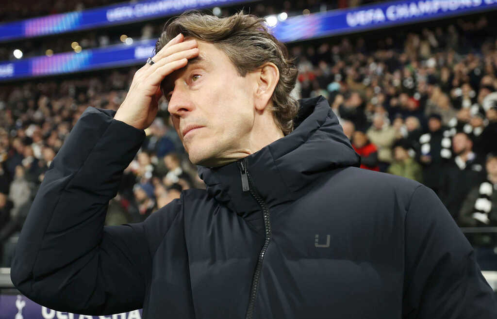 Tottenham sa thải HLV Thomas Frank