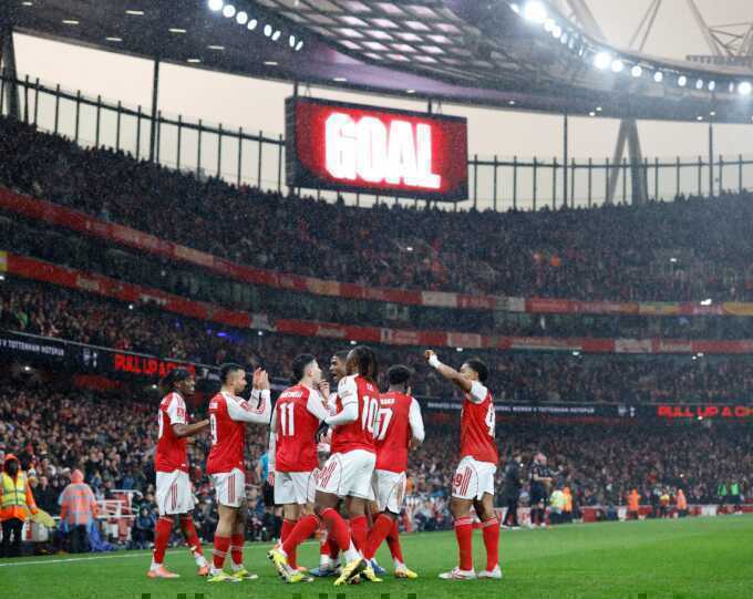 Arsenal thắng đậm ở Cup FA