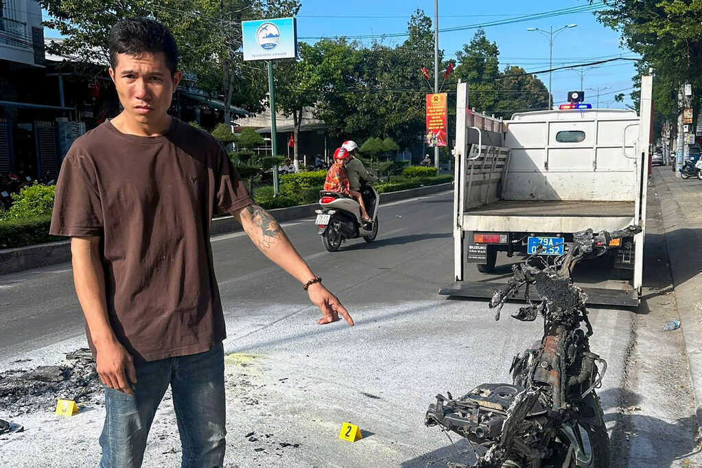 Người đàn ông châm lửa đốt xe khi bị CSGT phát hiện vi phạm