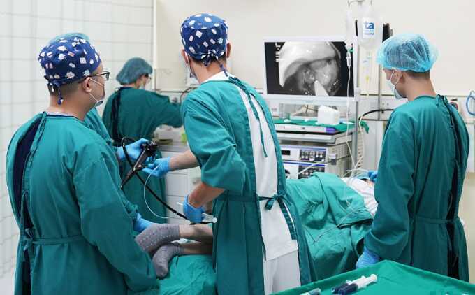 Đa polyp ở đại trực tràng người phụ nữ