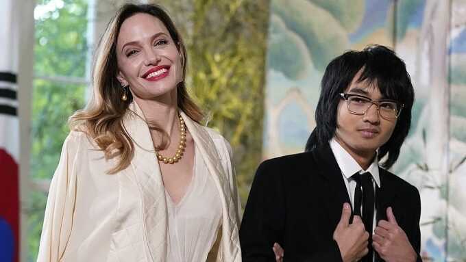 Maddox bỏ họ Brad Pitt