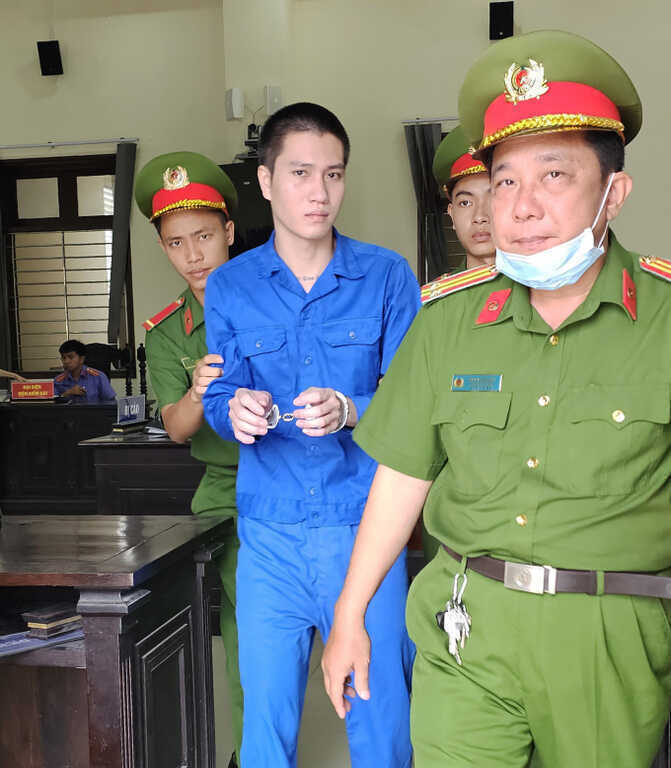 Đoạt mạng người đến đòi nợ mẹ