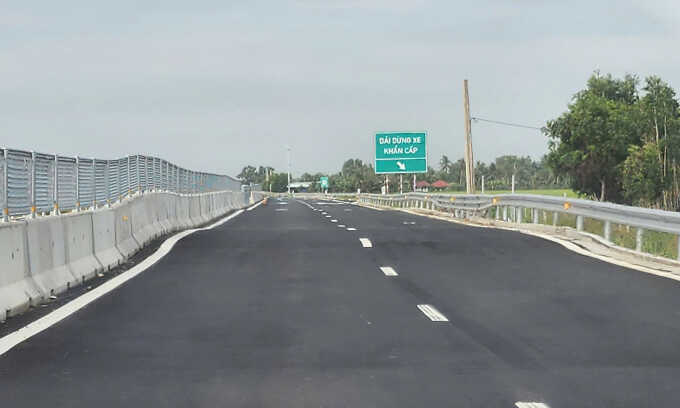 Cao tốc Cần Thơ - Cà Mau bị lún