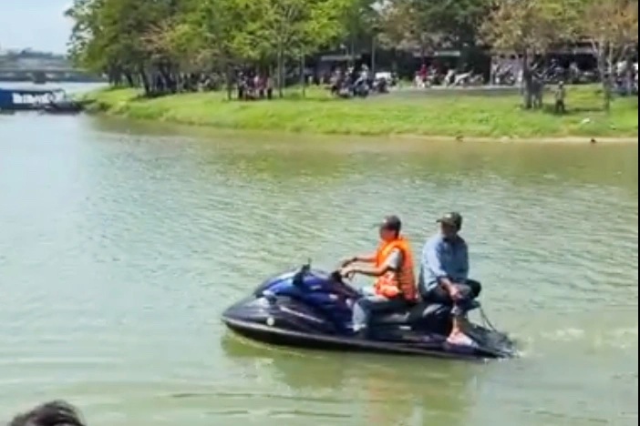 Nam sinh lớp 6 tử vong khi tắm sông Hương