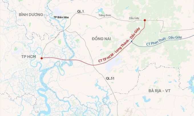 Đàn bò chạy trên cao tốc TP HCM - Long Thành