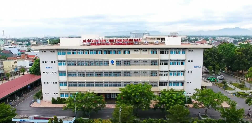 10 người nhập viện sau khi ăn bánh mì