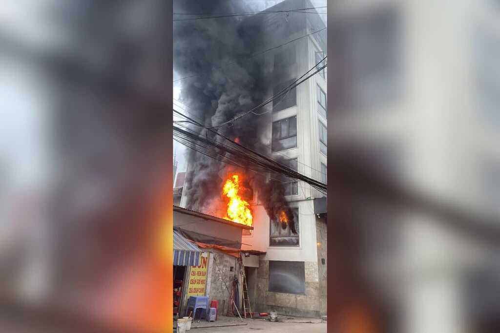 Cháy nhà 7 tầng ở Hà Nội