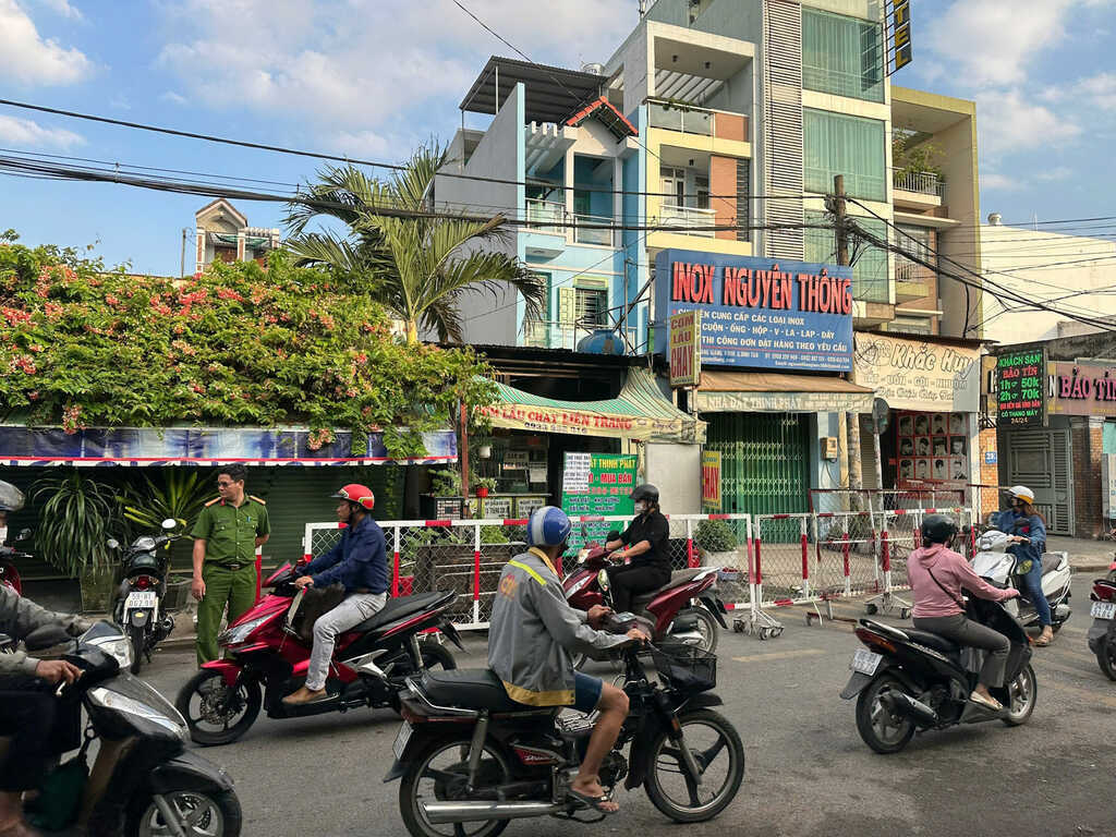 Cháy quán chay, 2 mẹ con tử vong: Hàng xóm nghẹn ngào khi 