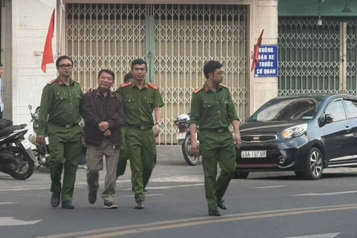 Công an xuất hiện tại cơ quan và nhà Giám đốc Trung tâm Đấu giá Lâm Đồng