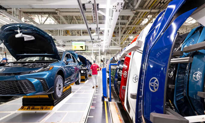 Toyota đổ thêm tiền sản xuất xe điện