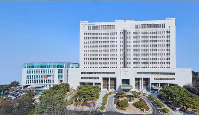 Huấn luyện viên ở Hàn Quốc bị kết tội ngược đãi vì véo má học sinh