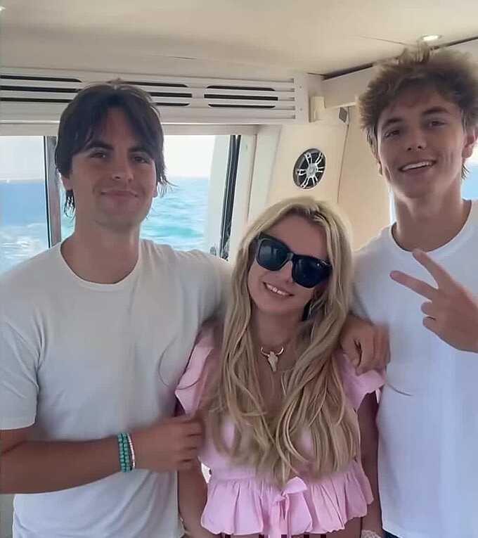 Britney Spears lần đầu lên tiếng sau vụ bị bắt