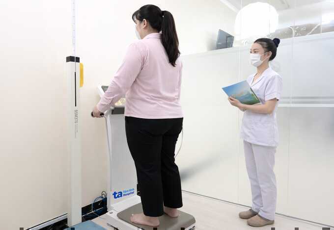 Cô gái mắc chứng cuồng ăn vô độ