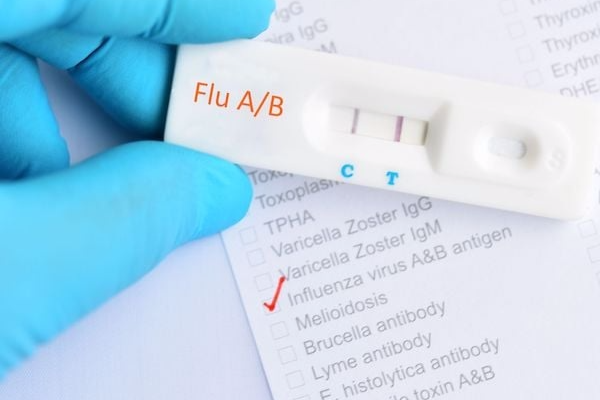 Cúm mùa tưởng nhẹ vẫn có thể gây biến chứng nặng