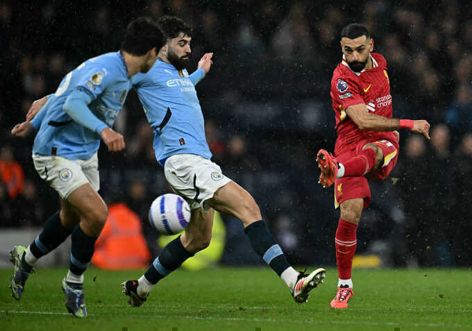 Salah được khuyên học theo Ronaldo thay vì Messi
