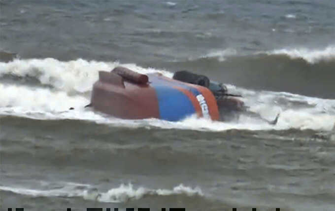 Chìm tàu chở 7 ngư dân