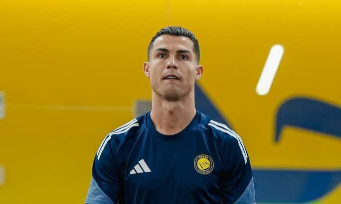 Ronaldo chấn thương đầu gối