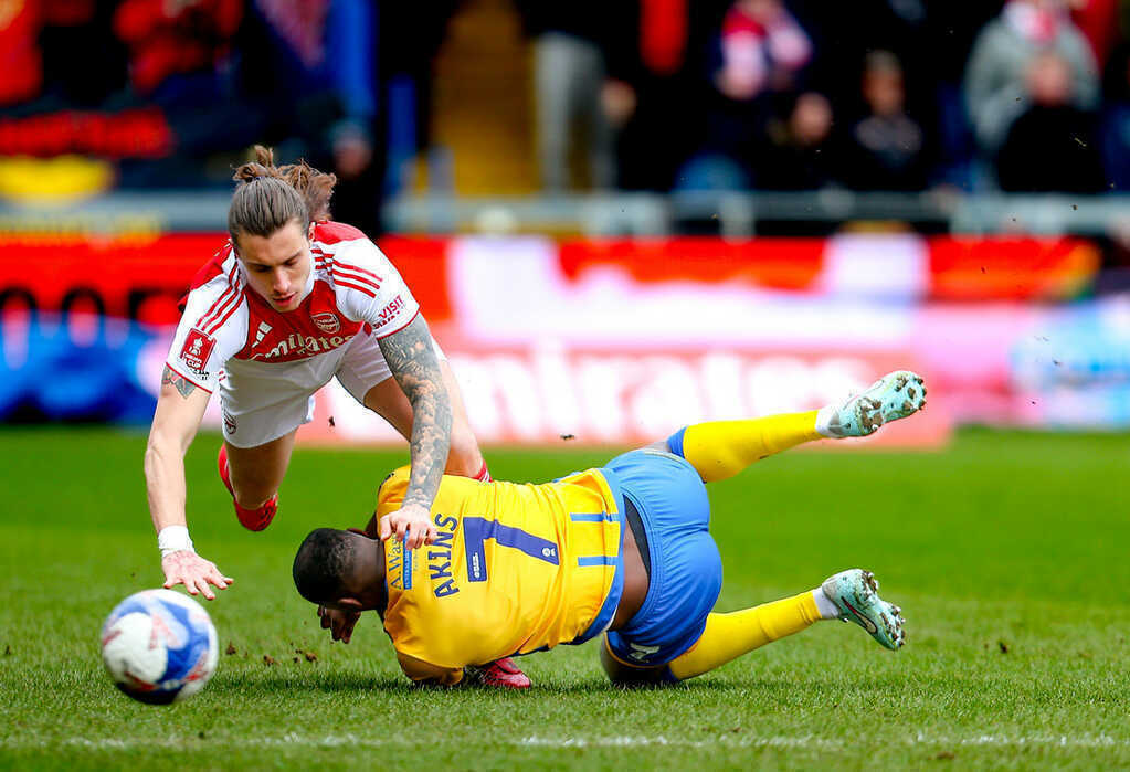 Arsenal thắng hú vía ở FA Cup