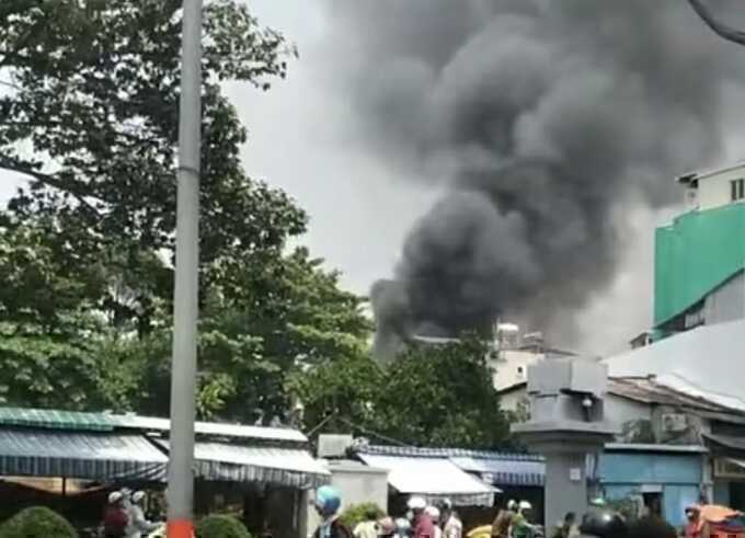 Cháy dãy nhà ở TPHCM