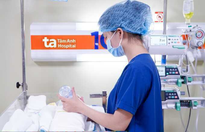 Khi nào cần thay núm bình sữa cho trẻ?