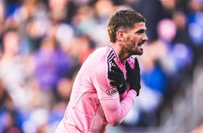 Messi tiến sát mốc 900 bàn thắng