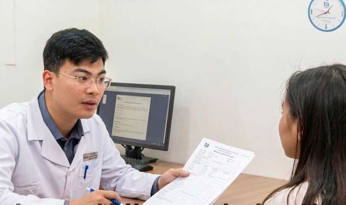 Bé gái suy dinh dưỡng thể béo phì