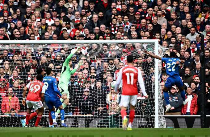 Arsenal thua sốc ở Ngoại hạng Anh