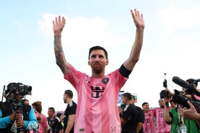 Messi, Ronaldo hay Alcaraz nhận lương thế nào?