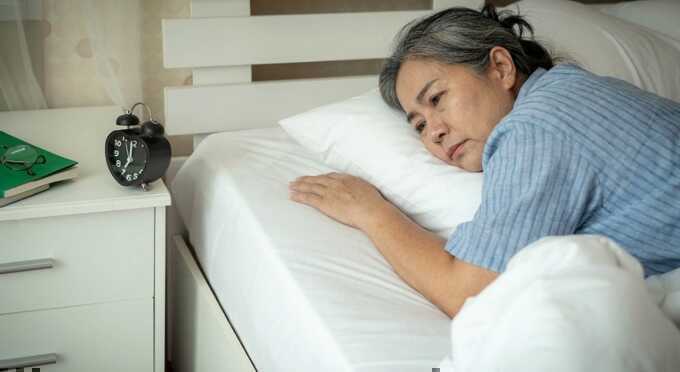 Nguyên nhân người lớn tuổi dễ mất ngủ
