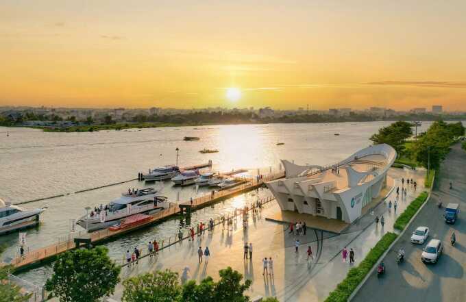 Nhiều hoạt động bên không gian ven sông tại Van Phuc City