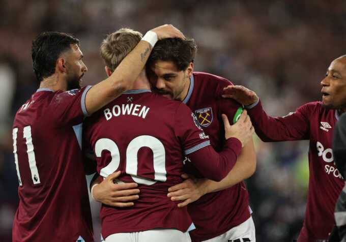 Tottenham bị đẩy xuống nhóm đèn đỏ ở Ngoại hạng Anh