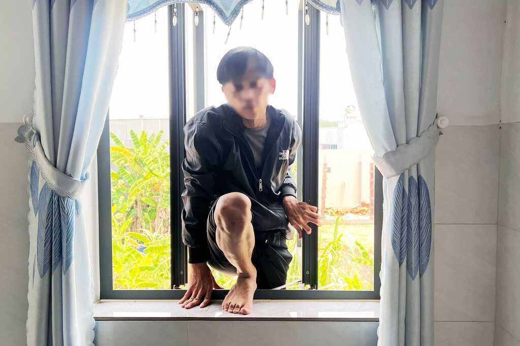 Bắt kẻ cạy tủ trộm vàng của người thân