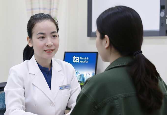 Da đổ dầu có nên rửa mặt thường xuyên?