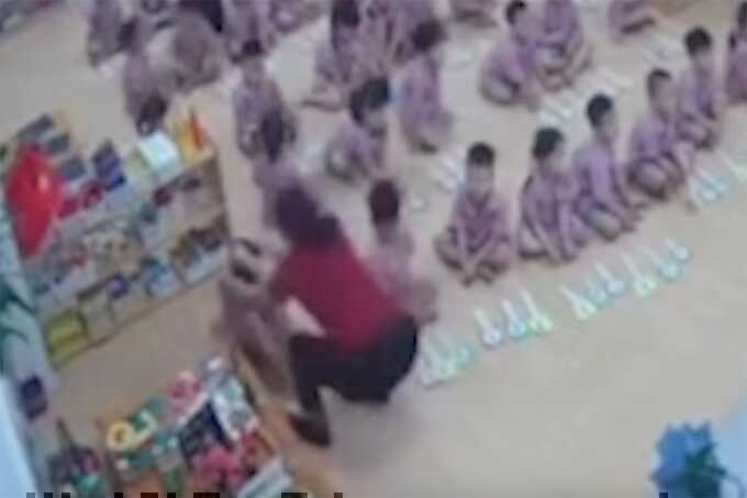 Cô giáo mầm non bị đình chỉ dạy sau video `giật tóc` học sinh