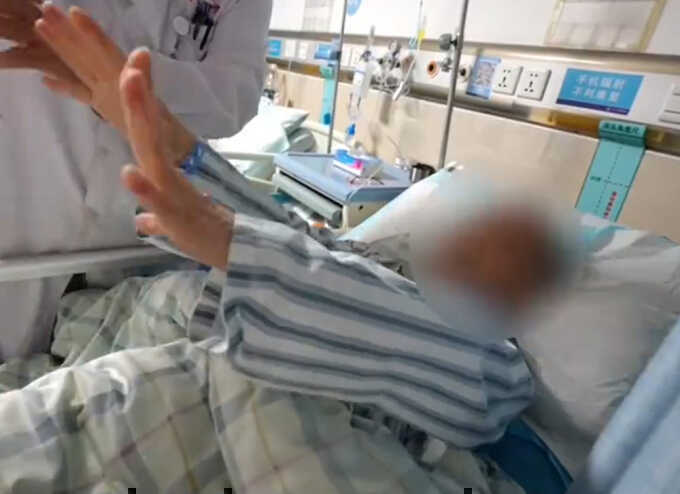 Sán 8 cm làm tổ trong não vì mẹo dùng đùi ếch sống chữa đau răng