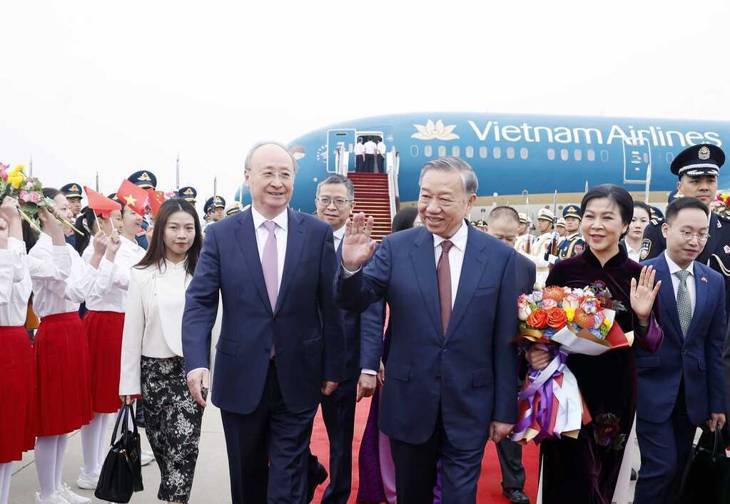 Tổng Bí thư, Chủ tịch nước Tô Lâm và Phu nhân đến Bắc Kinh, bắt đầu chuyến thăm Trung Quốc